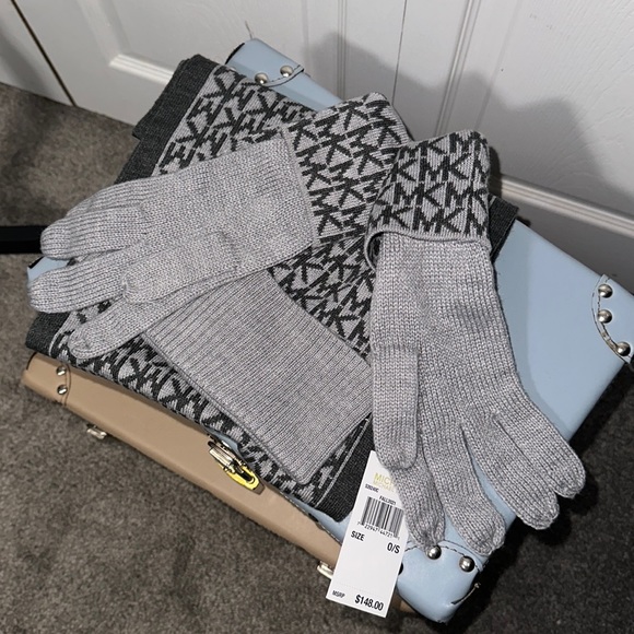 Michael Kors Grey Hat, Gloves, & Scarf Set - Picture 4 of 7